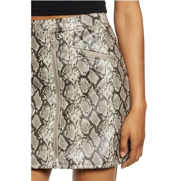 BLANK NYC Break Away Snakeskin Print Mini Skirt Vegan Leather 26 S - Picture 1 of 11